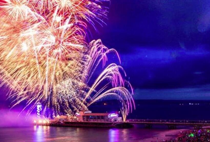 Bournemouth Hot Tub & Sauna Holiday Let