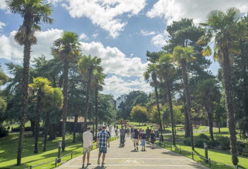 Bournemouth Hot Tub & Sauna Holiday Let