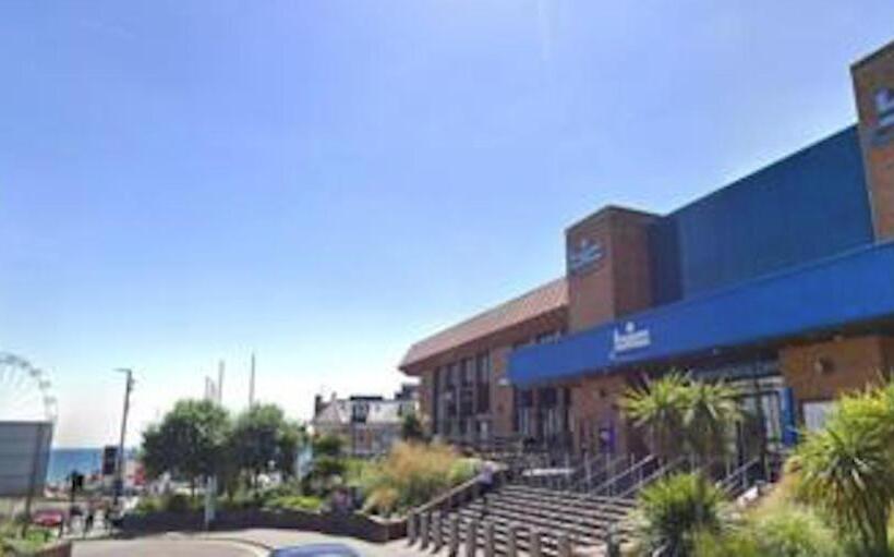 Bournemouth Hot Tub & Sauna Holiday Let