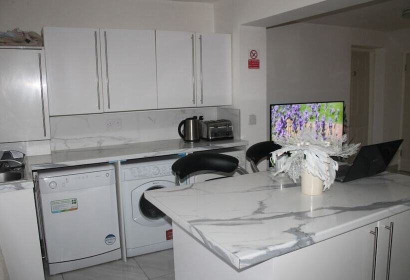 بنسيون Sidney Place