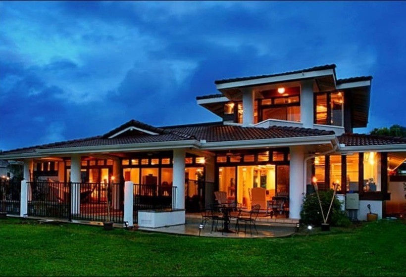 Rate Elegant Home With Hot Tub And Pool On Makai Golf Course