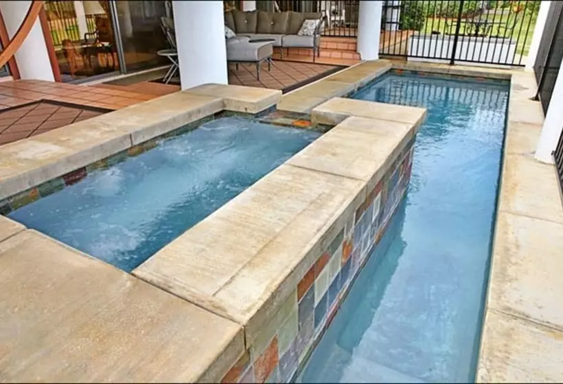 Rate Elegant Home With Hot Tub And Pool On Makai Golf Course