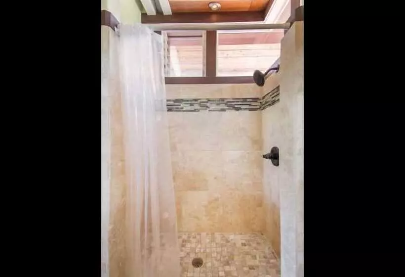 Rate Elegant Home With Hot Tub And Pool On Makai Golf Course