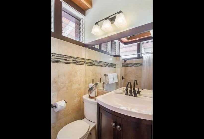 Rate Elegant Home With Hot Tub And Pool On Makai Golf Course