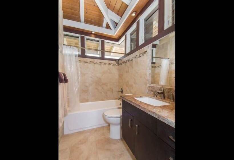 Rate Elegant Home With Hot Tub And Pool On Makai Golf Course