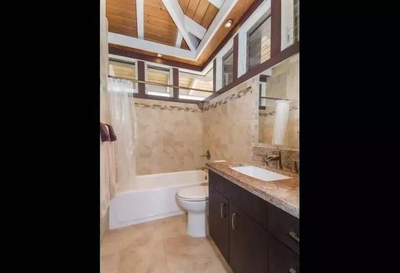 Rate Elegant Home With Hot Tub And Pool On Makai Golf Course