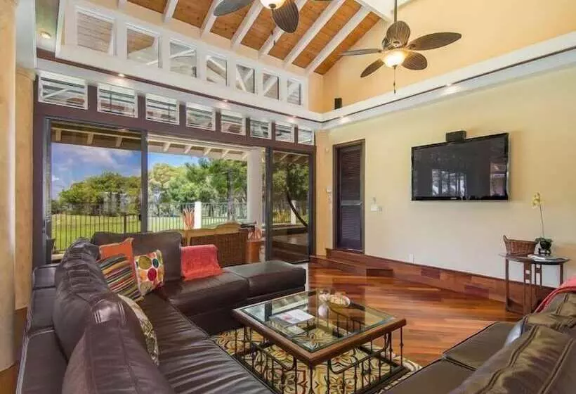 Rate Elegant Home With Hot Tub And Pool On Makai Golf Course