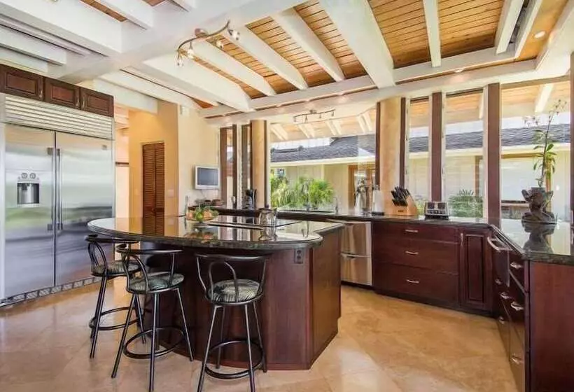 Rate Elegant Home With Hot Tub And Pool On Makai Golf Course