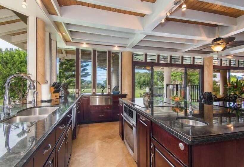 Rate Elegant Home With Hot Tub And Pool On Makai Golf Course