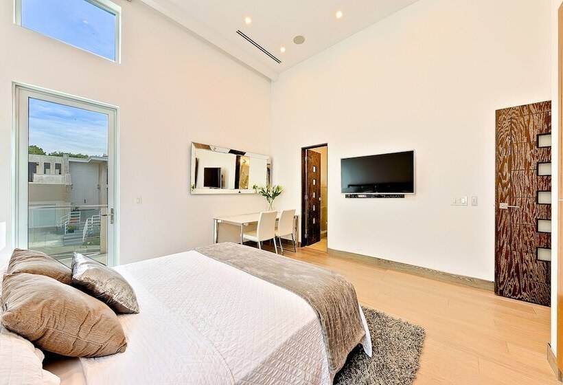 Villa Genesis Hollywood Estate With Stunning Views