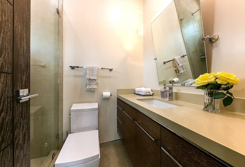 Villa Genesis Hollywood Estate With Stunning Views