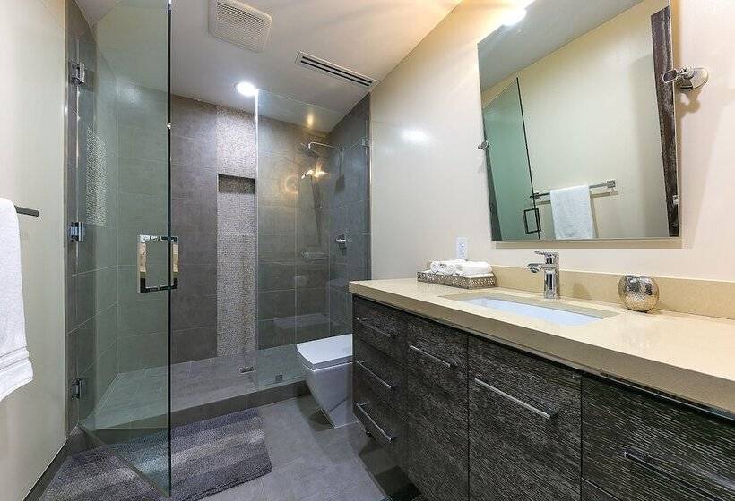 Villa Genesis Hollywood Estate With Stunning Views