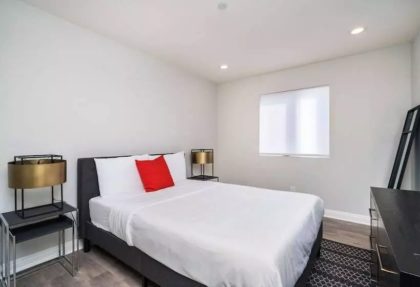 Brand New Luxury 3bdr Townhome In Silver Lake