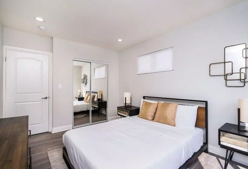 Brand New Luxury 3bdr Townhome In Silver Lake