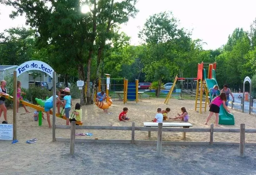 Hotelli Mobil Home Xxl 4 Chambres   Camping Le Domaine D Oléron