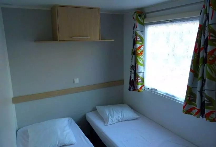 Hotelli Mobil Home Xxl 4 Chambres   Camping Le Domaine D Oléron