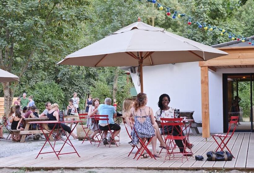 בית מלון כפרי Huttopia Millau