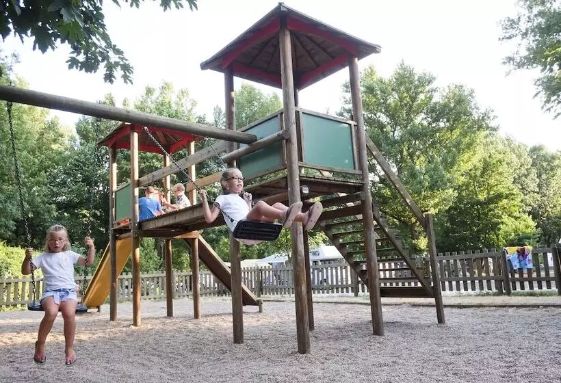 ホテル Huttopia Millau