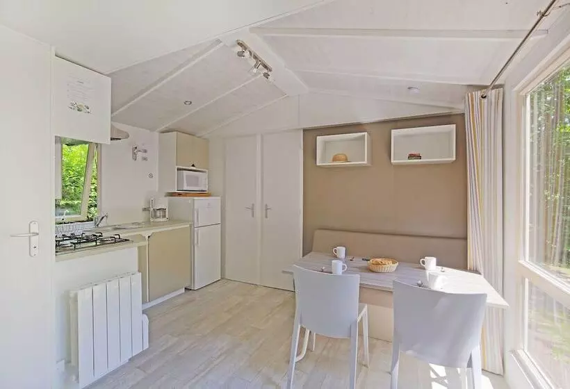 ホテル Huttopia Millau