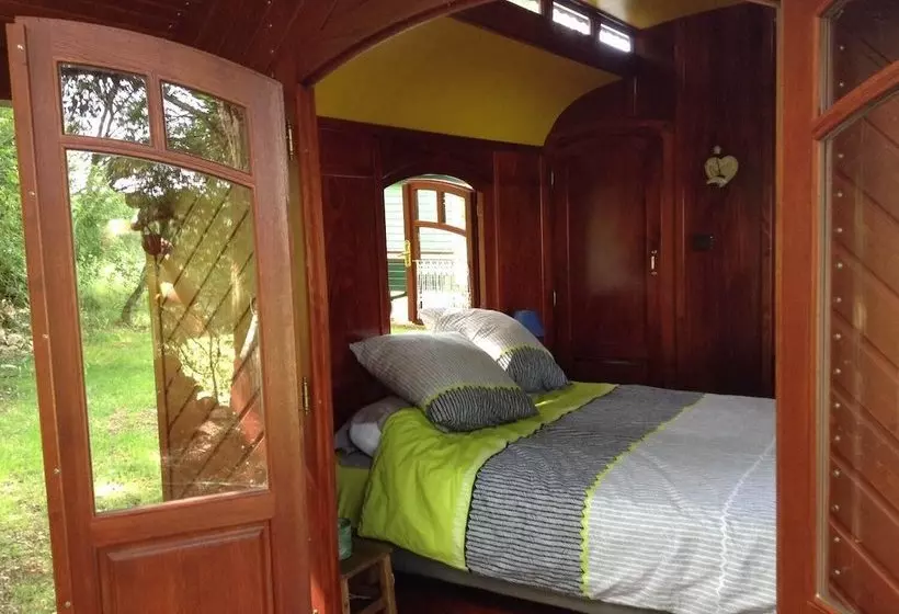 Les Roulottes Du Lot