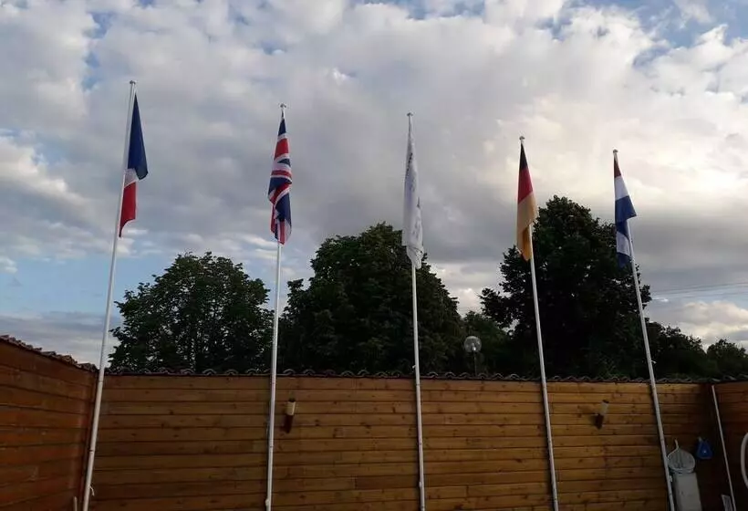 Hotelli Camping La Croix Badeau   Mobilehomes