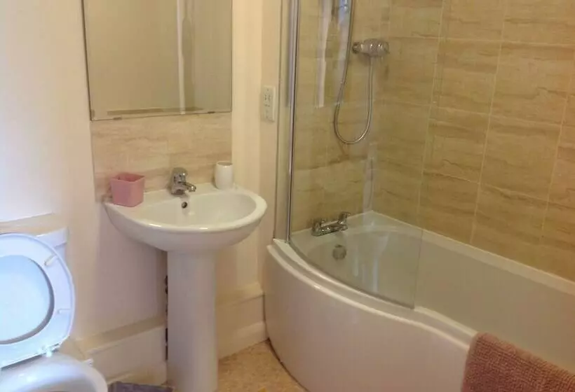 Pretty Properties Tillage Green