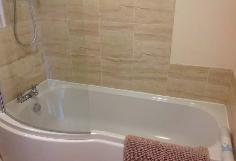 Pretty Properties Tillage Green