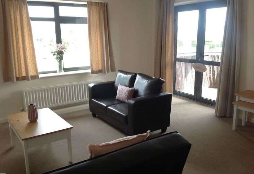 Pretty Properties Tillage Green