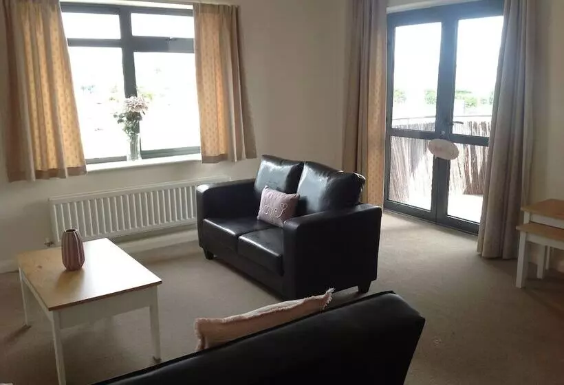 Pretty Properties Tillage Green