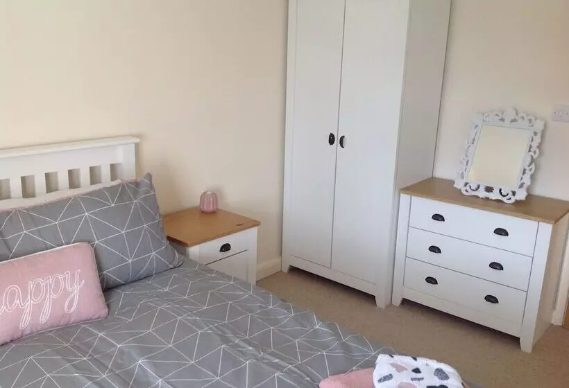 Pretty Properties Tillage Green