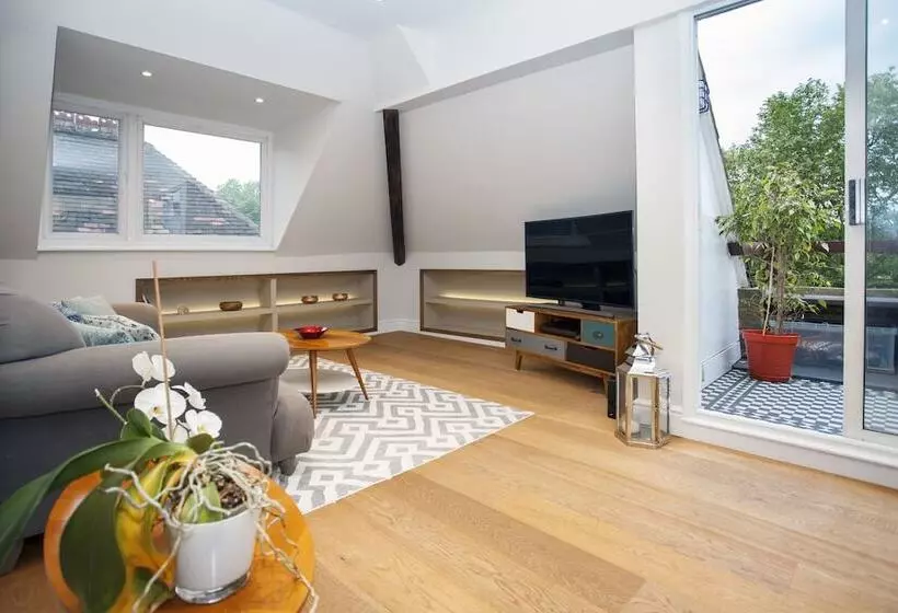 Hampstead Enjoy The Exclusive Atmosphere