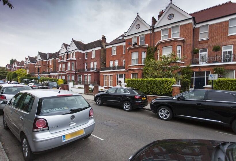 Hampstead Enjoy The Exclusive Atmosphere