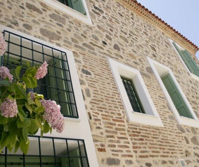 בית מלון כפרי Archontiko Petras 1821