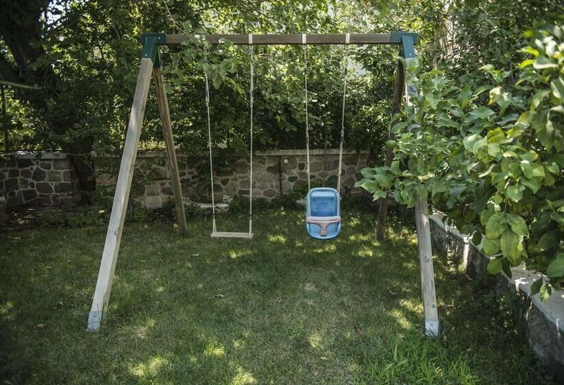 בית מלון כפרי Archontiko Petras 1821