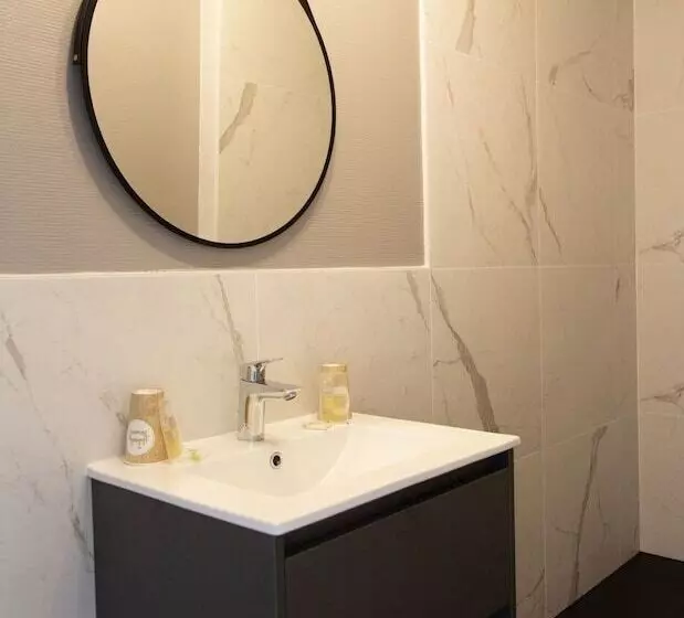 Hotelli Hôtel Des Pins