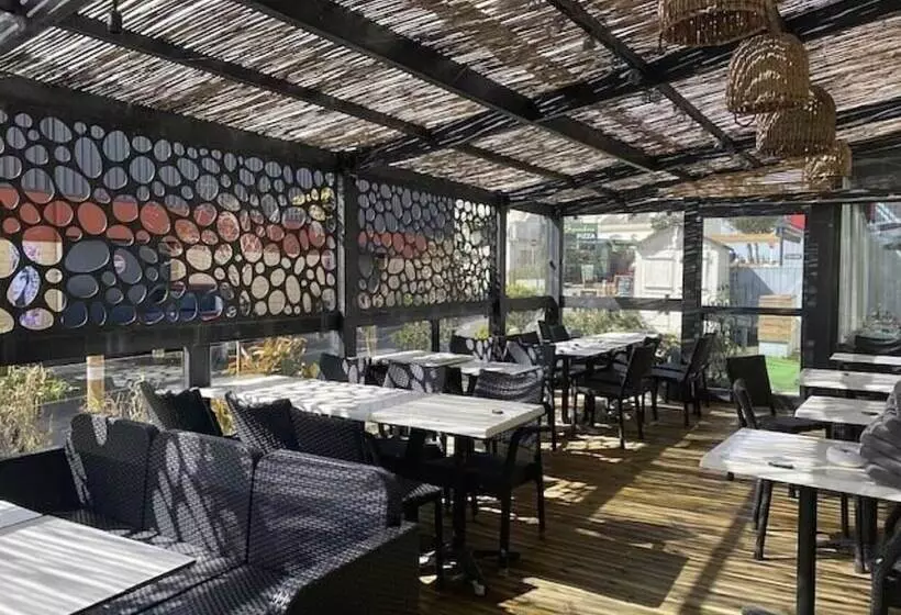 Hotelli Hôtel Des Pins