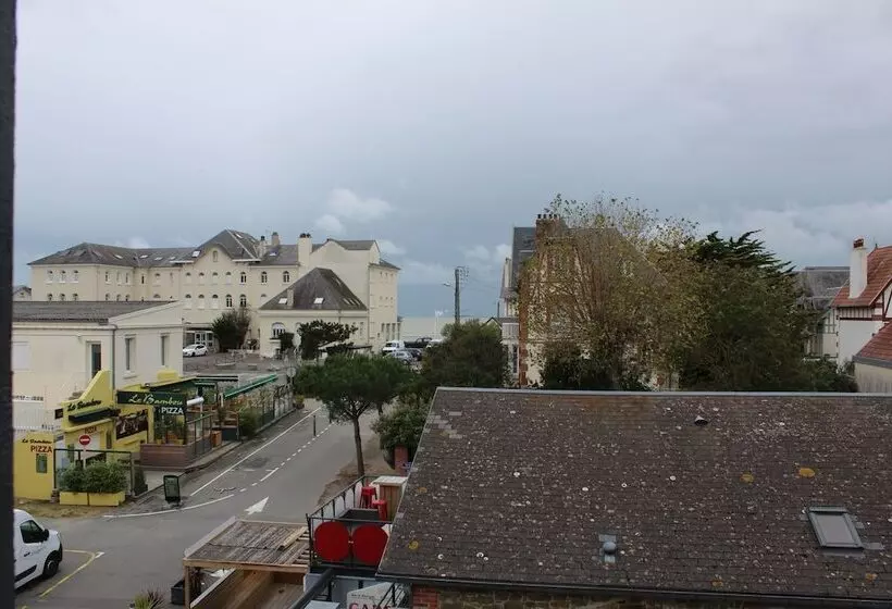 Hotelli Hôtel Des Pins