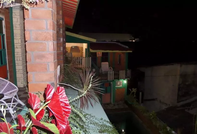 هتل Omah Ndeliq Jogja