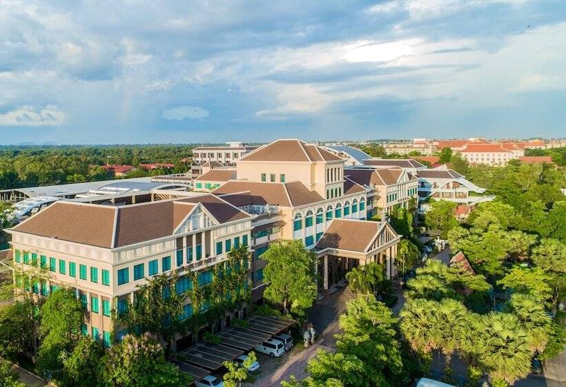 هتل Pacific Premier Resort & Spa