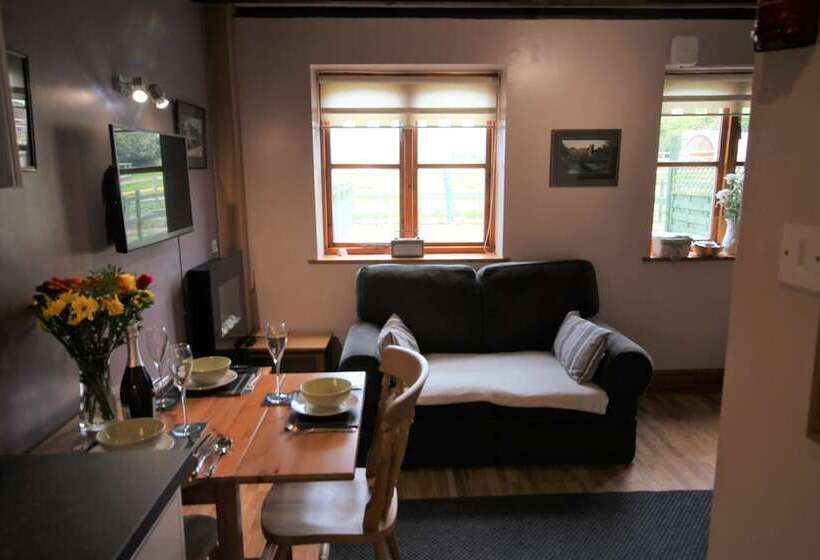 Whitley Elm Cottages