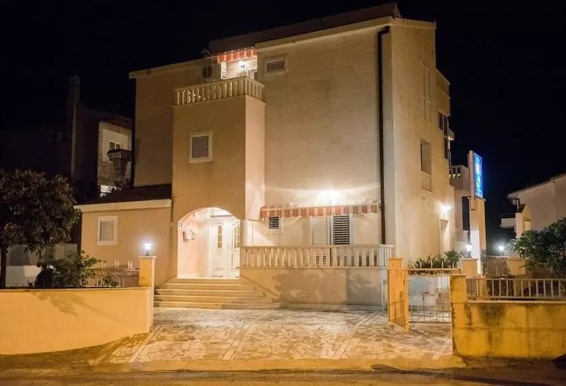 Apartments And Rooms Kapulica