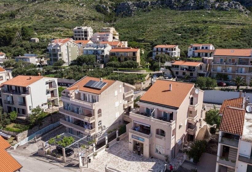 Apartments And Rooms Kapulica