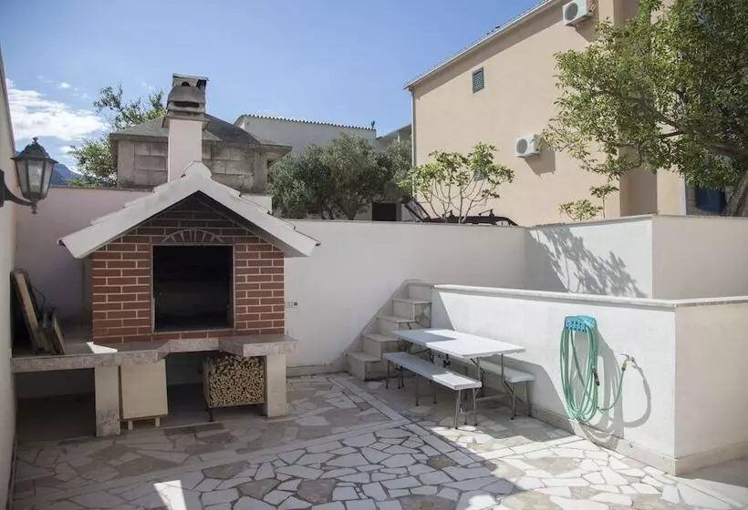 Apartments And Rooms Kapulica