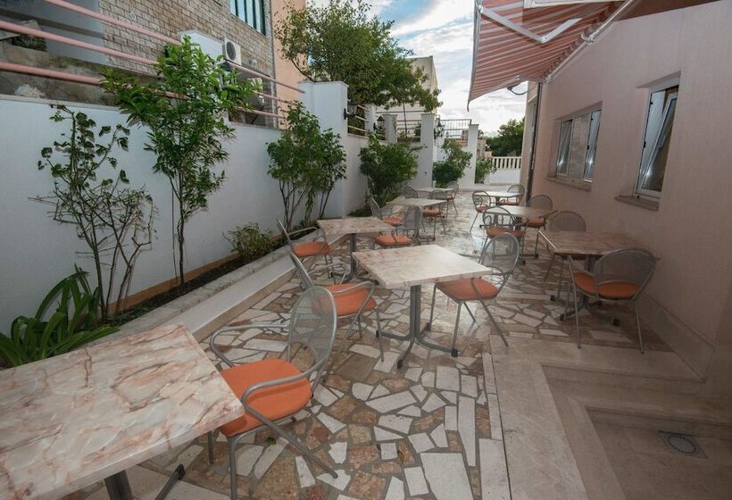 Apartments And Rooms Kapulica