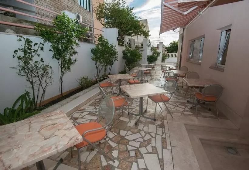 Apartments And Rooms Kapulica