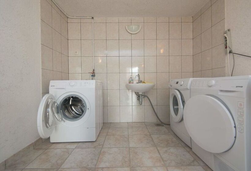 Apartments And Rooms Kapulica