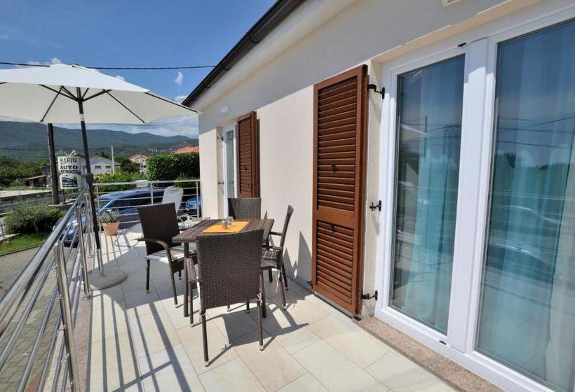 Apartments Golden Hour