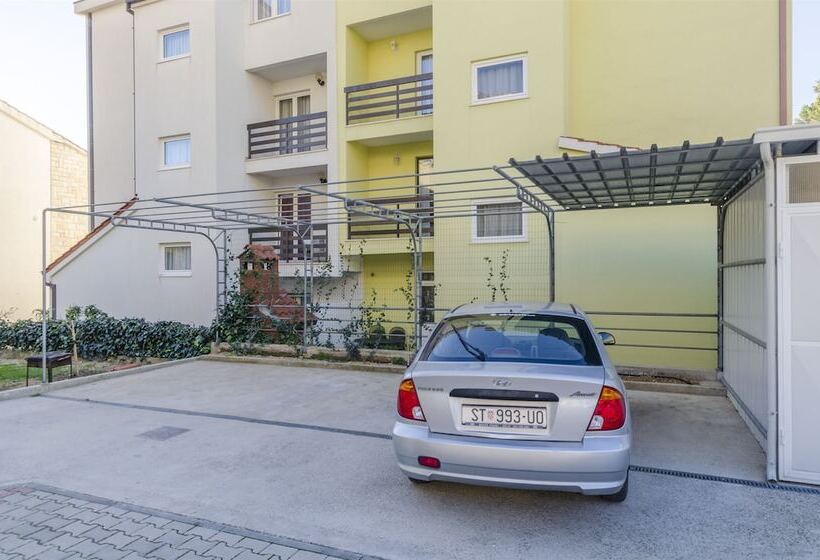 Apartments Srecko