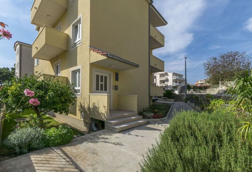 Apartments Srecko