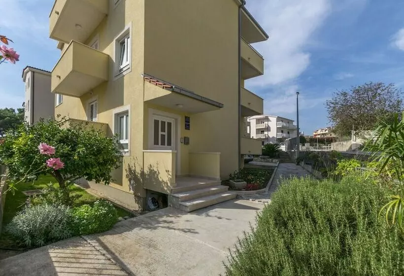 Apartments Srecko